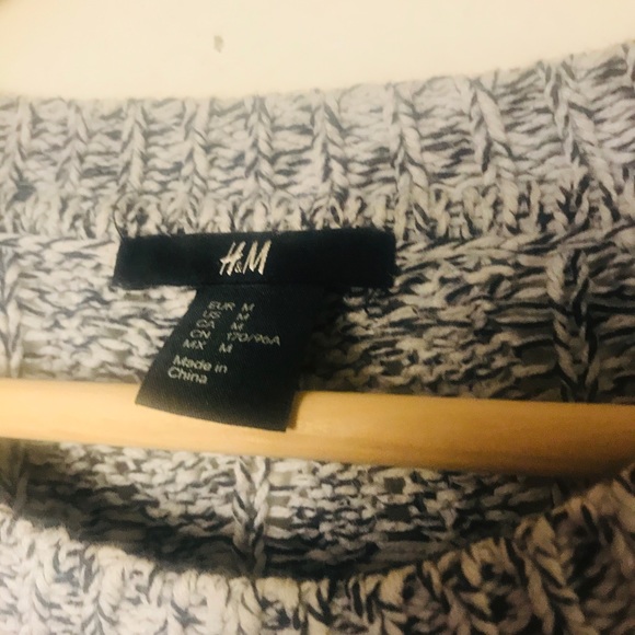 H&M Sweater - Picture 4 of 8
